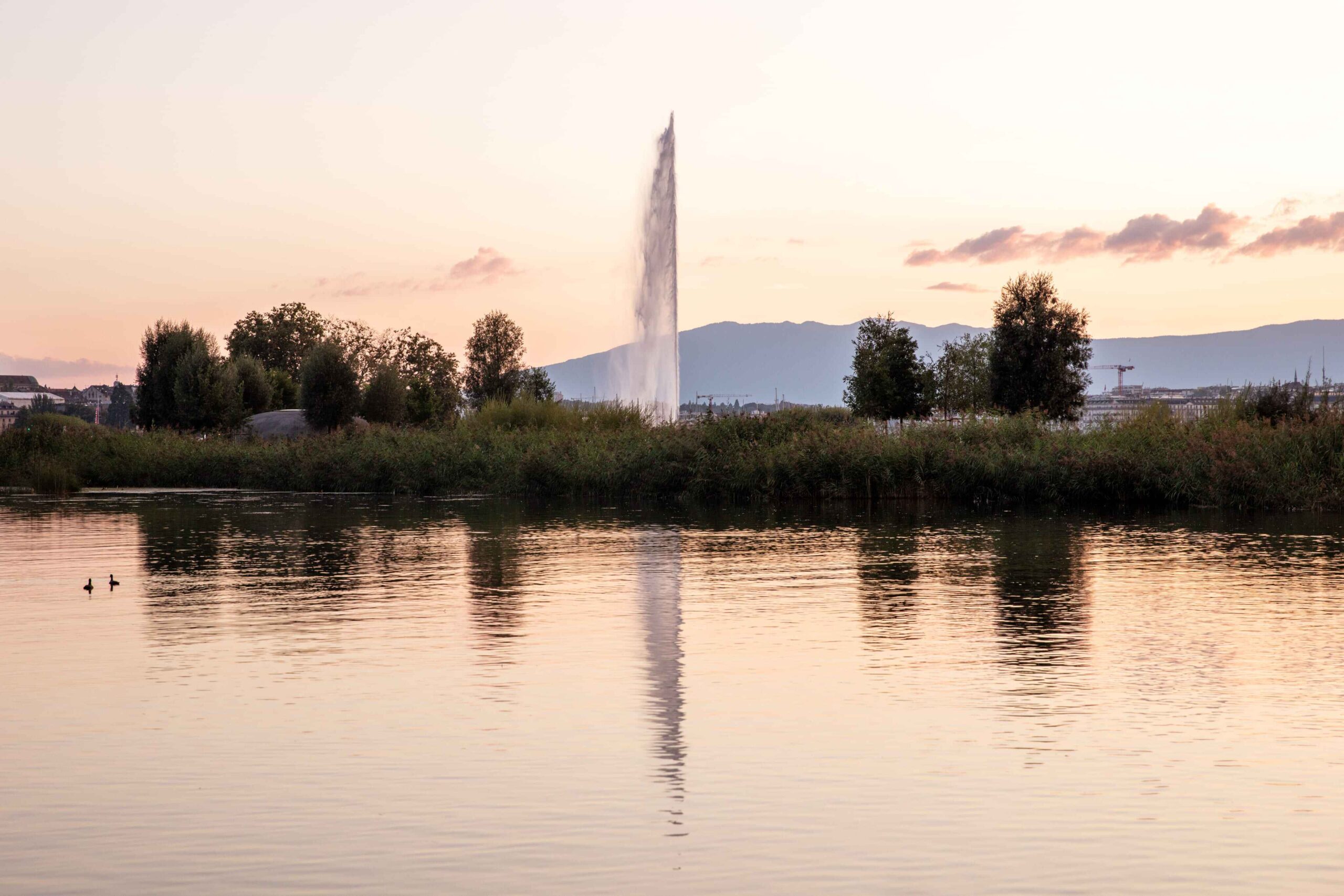 Water surface at sunset in Geneva with the jet d'eau in the back